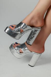 Gümüş Parlak Platform Terlik