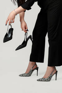 Siyah Yılan Desenli Kısa Topuk Stiletto